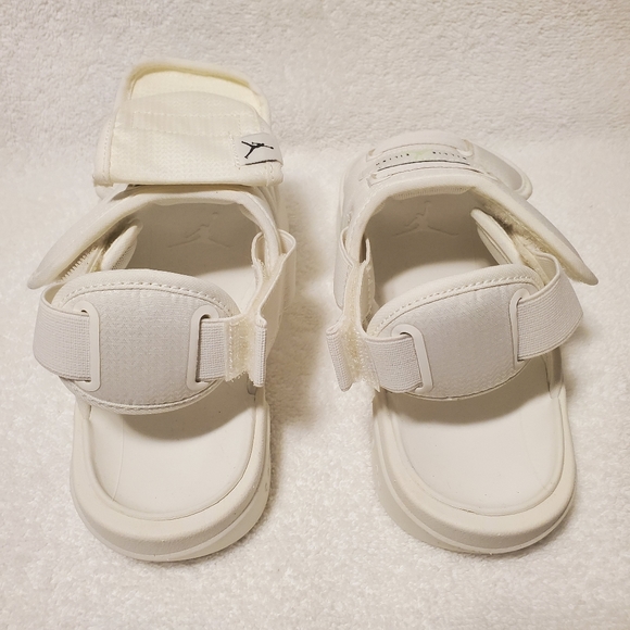 Billie Eilish Jordan LS slides main image 7